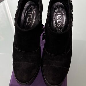 Tod's Elegant Black Suede Ankle Boots